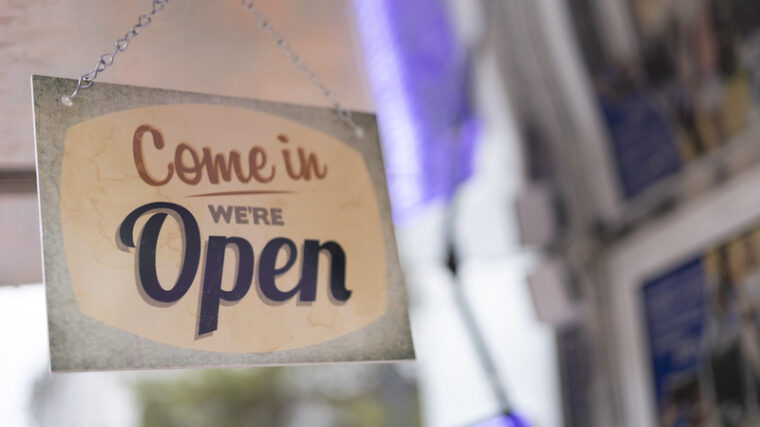 Skylt med come in we are open