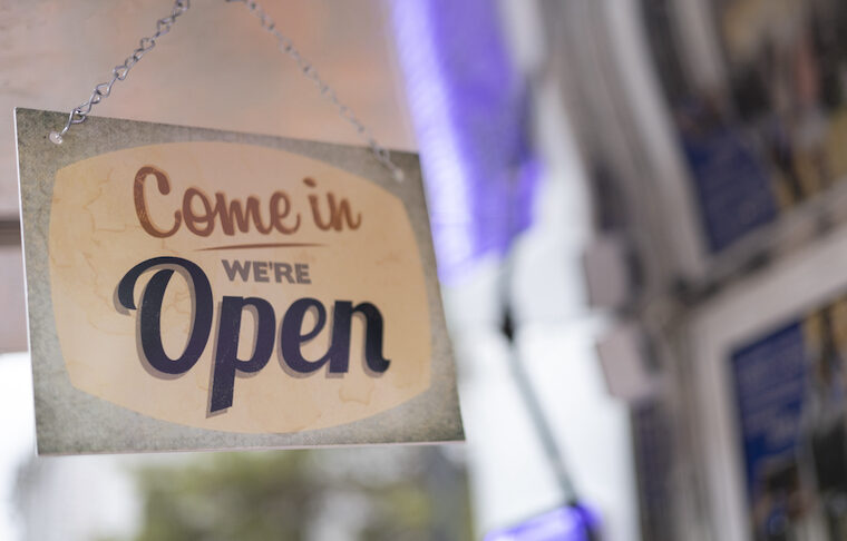 Skylt med come in we are open